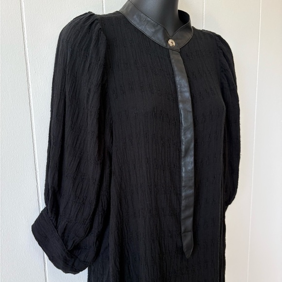 Heidi Merrick Black Textured Shift Dress | Size 4 - Picture 2 of 11